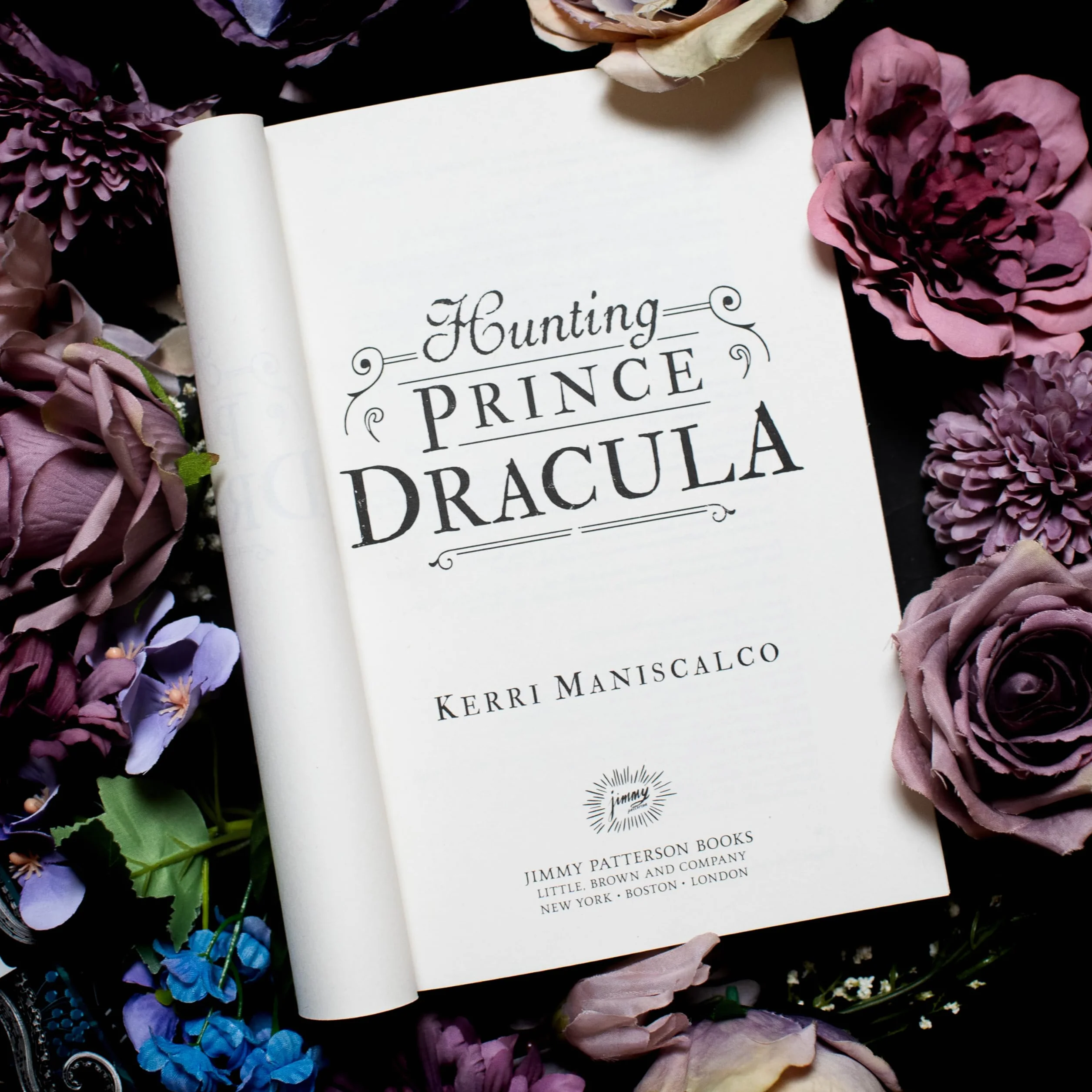 Hunting Prince Dracula: Kerri Maniscalco: 2