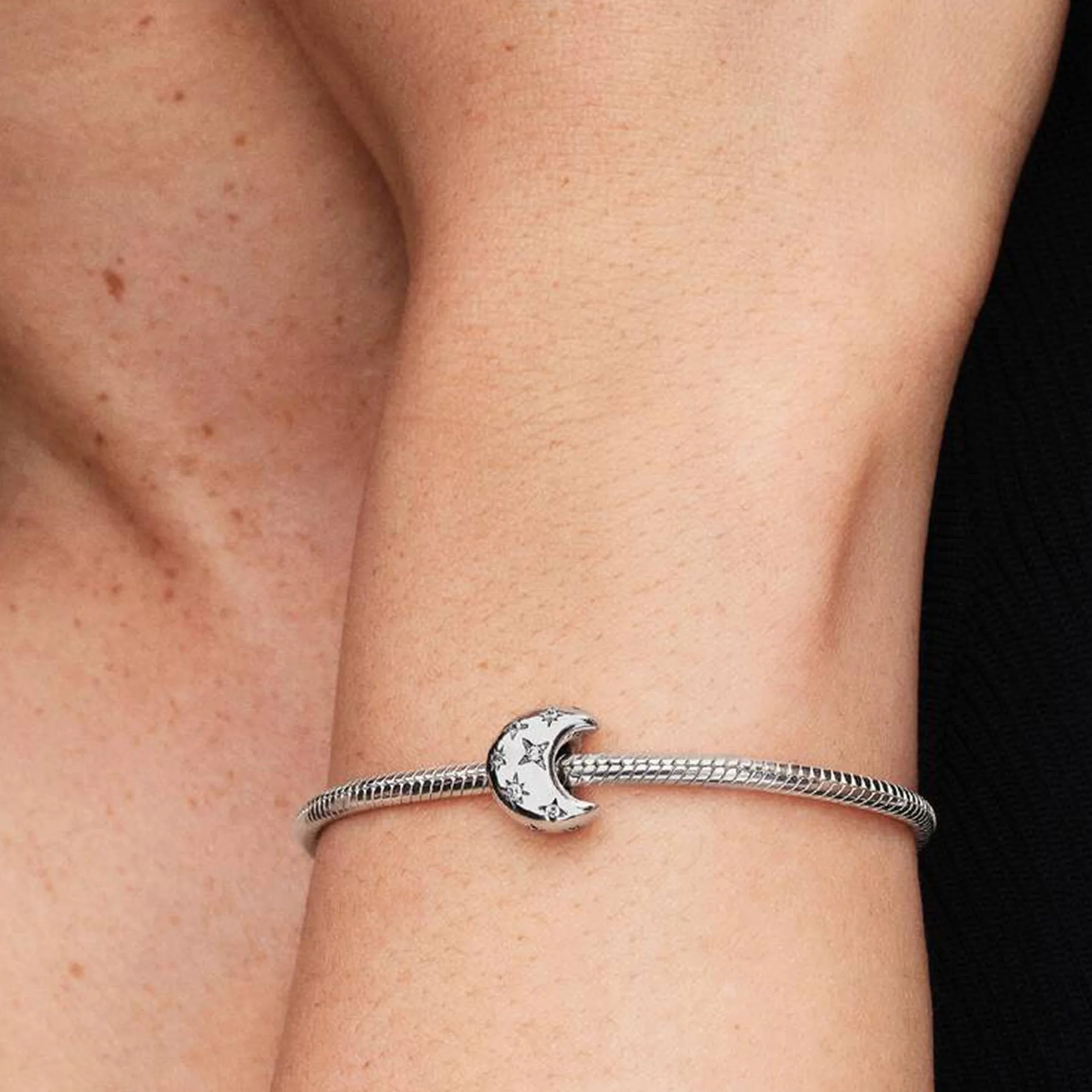 Pandora Moments Charm 794254C01 półksiężyc