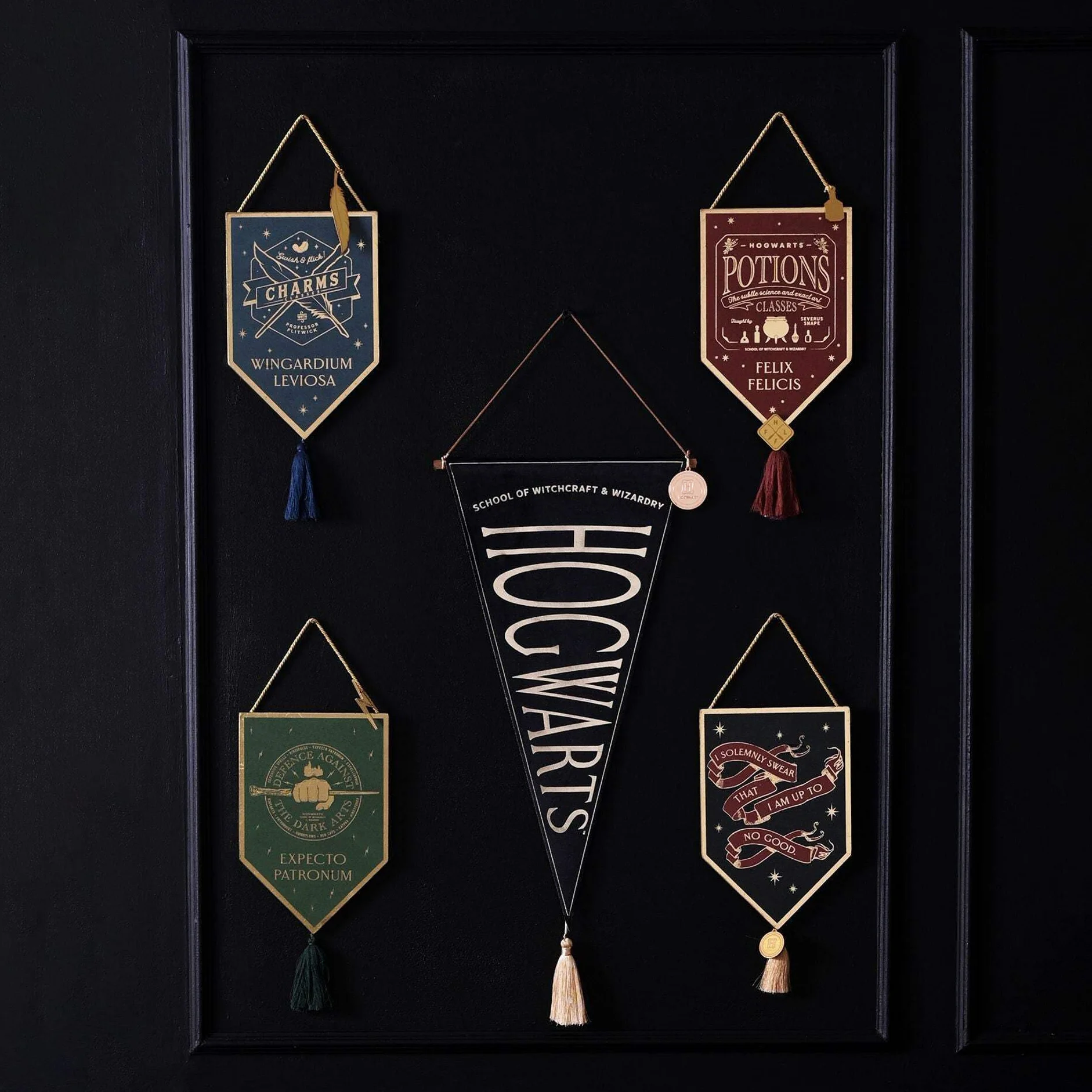 Warner Bros Harry Potter Alumni wisiorek świecący w ciemności - I Solemnly Swear