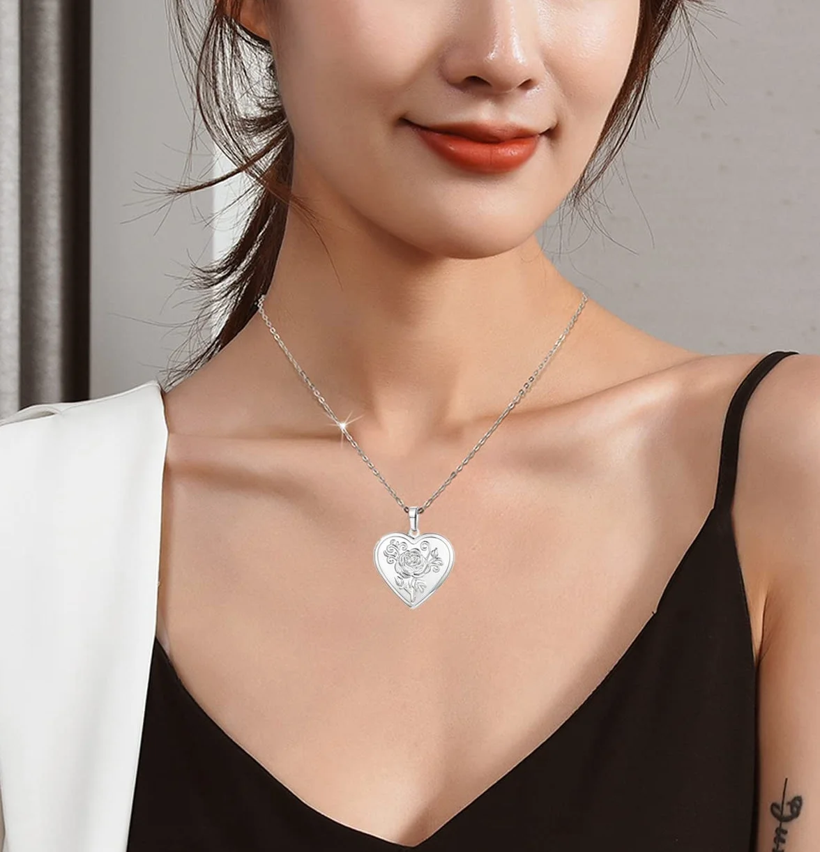 2 sztuki Love Heart Locket naszyjnik trzymający zdjęcia stal nierdzewna w kształcie serca wisiorek naszyjnik pamięć zdjęcie wisiorek naszyjnik dla kobiet dziewczyn - styl 4 srebrny
