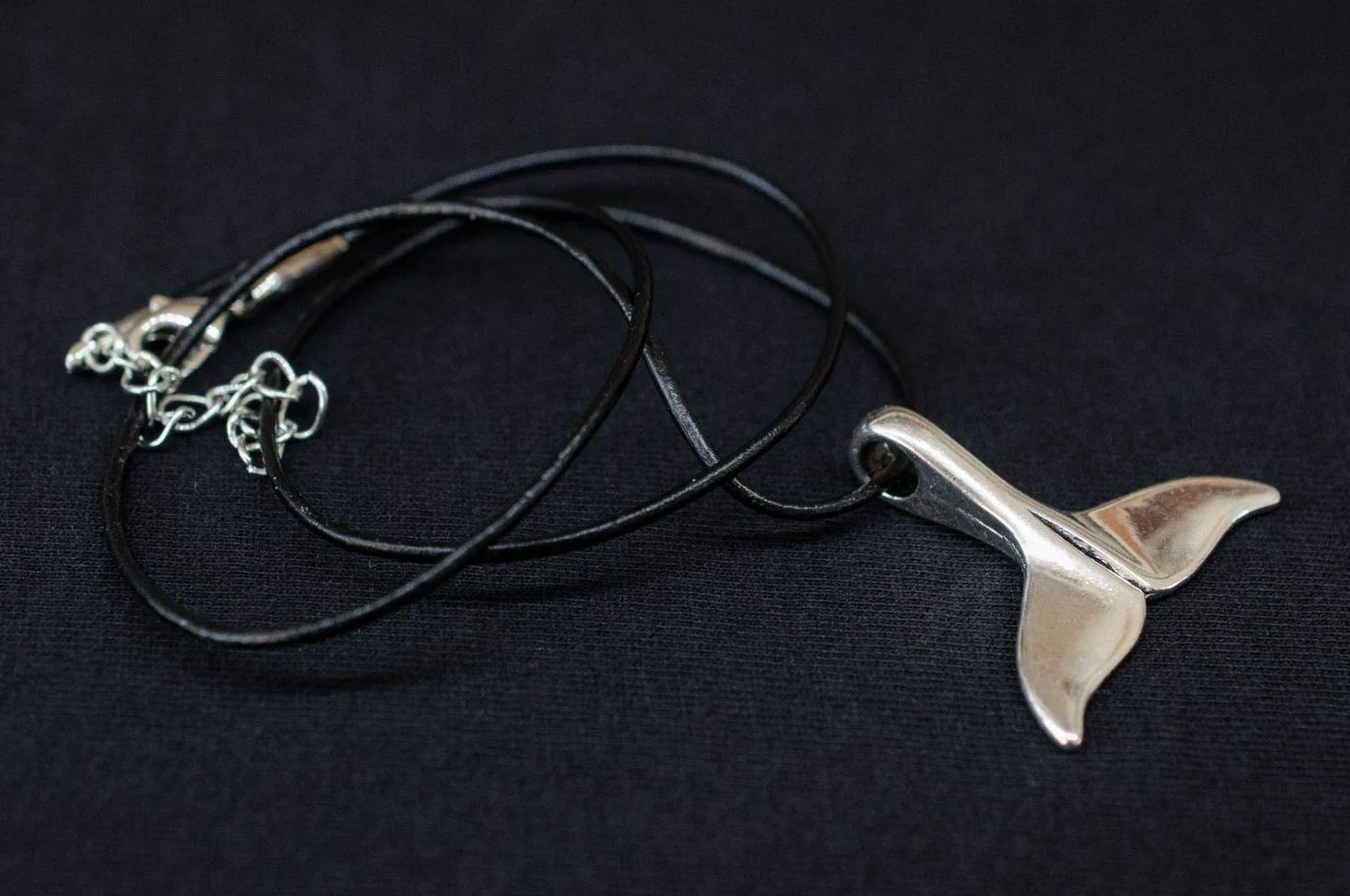 Miniblings Skórzany naszyjnik z płetwą wieloryba 45 cm klapa ryba morze ocean zwierzę delfin, 30mm, Metal Skóra, Nieznany